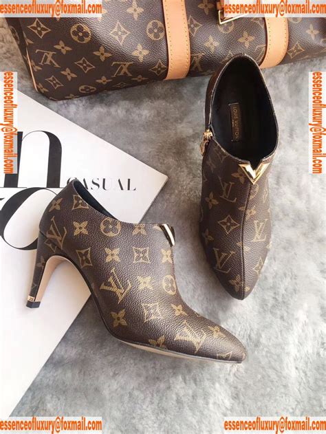 louis vuitton shoes womens fake|Louis Vuitton knock off boots.